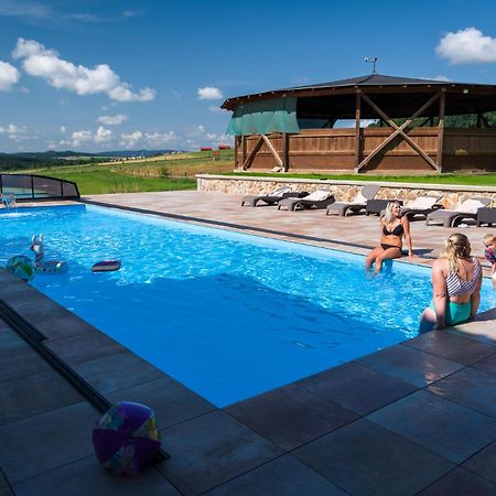 Ranch Jestrebice Hotel Hermanicky Bagian luar foto