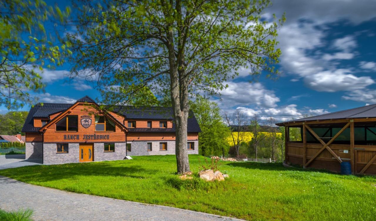 Ranch Jestrebice Hotel Hermanicky Bagian luar foto