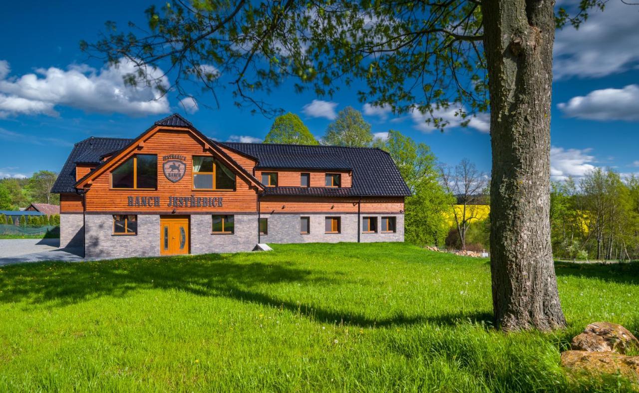 Ranch Jestrebice Hotel Hermanicky Bagian luar foto