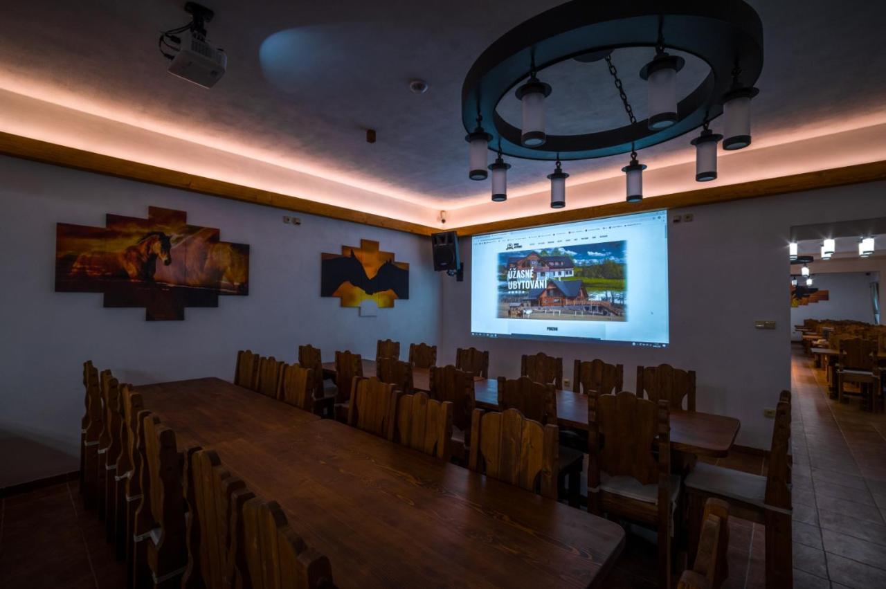 Ranch Jestrebice Hotel Hermanicky Bagian luar foto